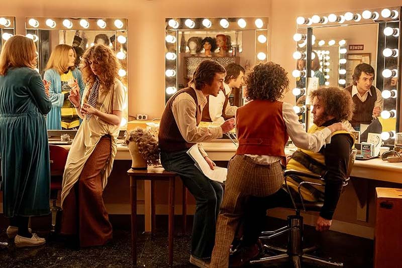 Lorne Michaels (Gabriel LaBelle) tries to motivate John Belushi (Matt Wood)