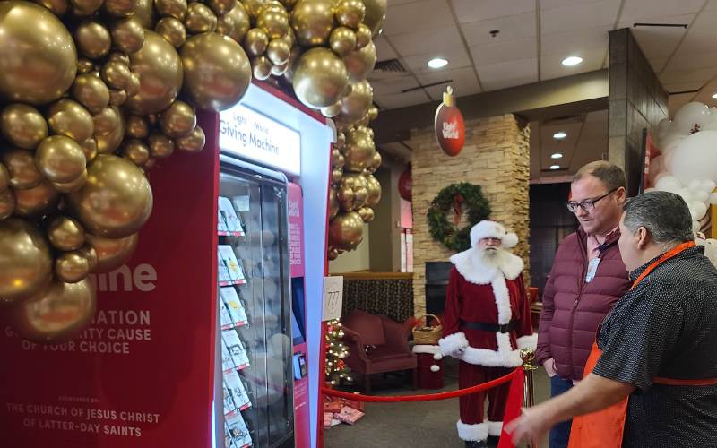 Westroads Mall Hosts ‘Light of the World’ Giving Machines