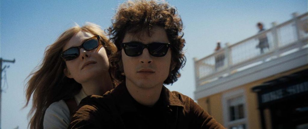 Elle Fanning as Sylvie Russo and Timothée Chalamet as Bob Dylan
