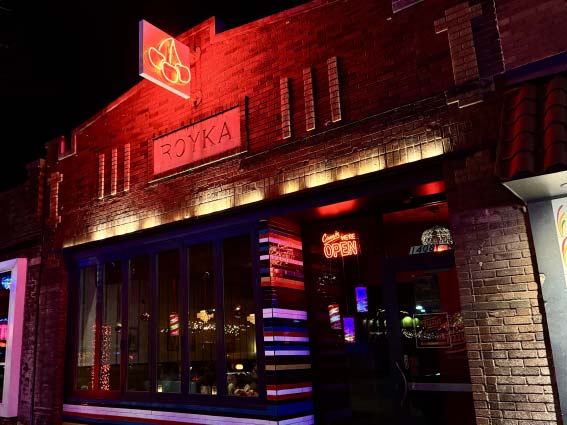Fizzy's exterior at night
