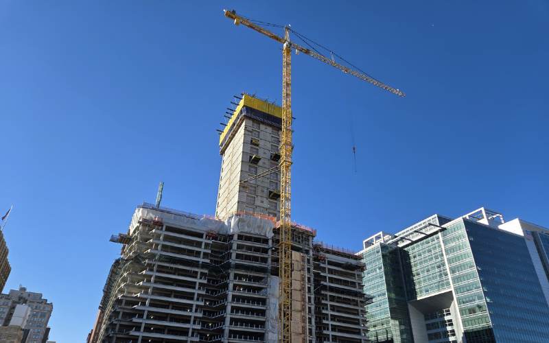 Mutual Tower: Work Begins on 28th Floor