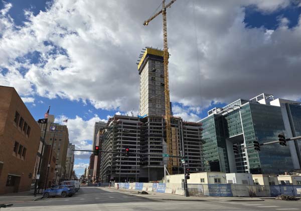Image of a building being built and tower crane in Downtown Omaha